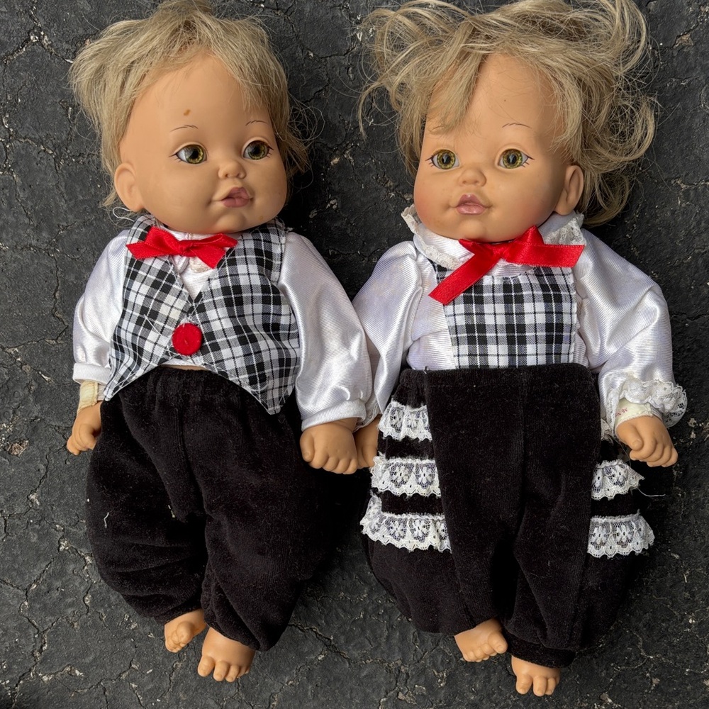 1995 Plaid Outfit Twin Dolls